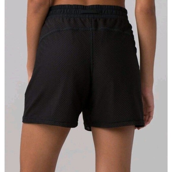 Lululemon Relaxed-Fit Mesh Training Short 8" Inseam Black Size 6 Modest Gym - Picture 2 of 8